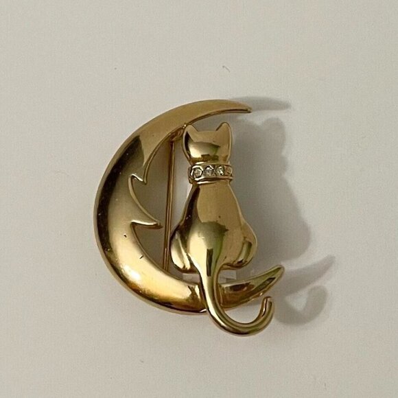 Vintage Cat Brooch Pin Sitting on Crescent Moon - Picture 1 of 16